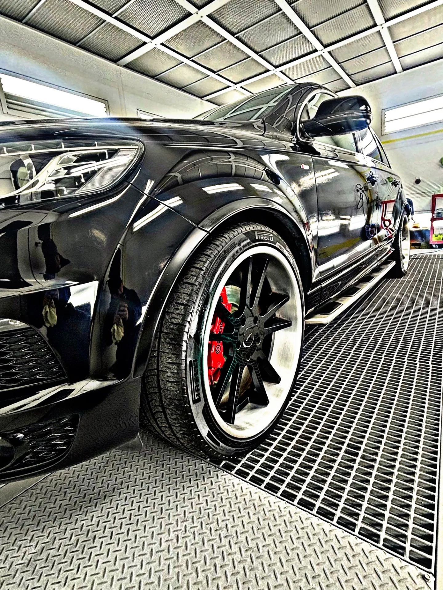 アウディ　Q7　エシュロンナノフィルコーティング　メッキモールクリーニング　ホイールコーティング