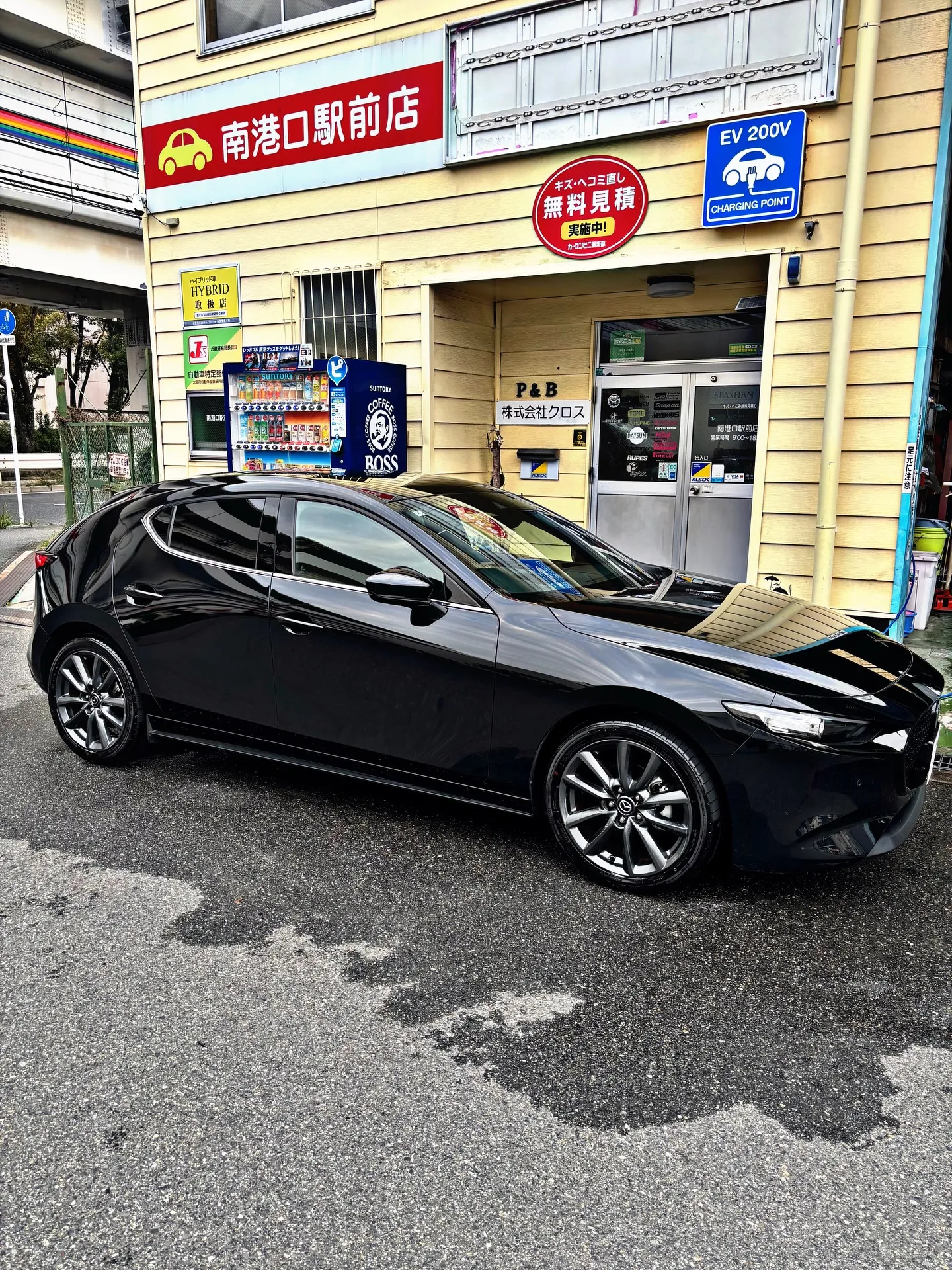 今回はMAZDA3を全体ポリッシュ&ガラスコーディングさせて...