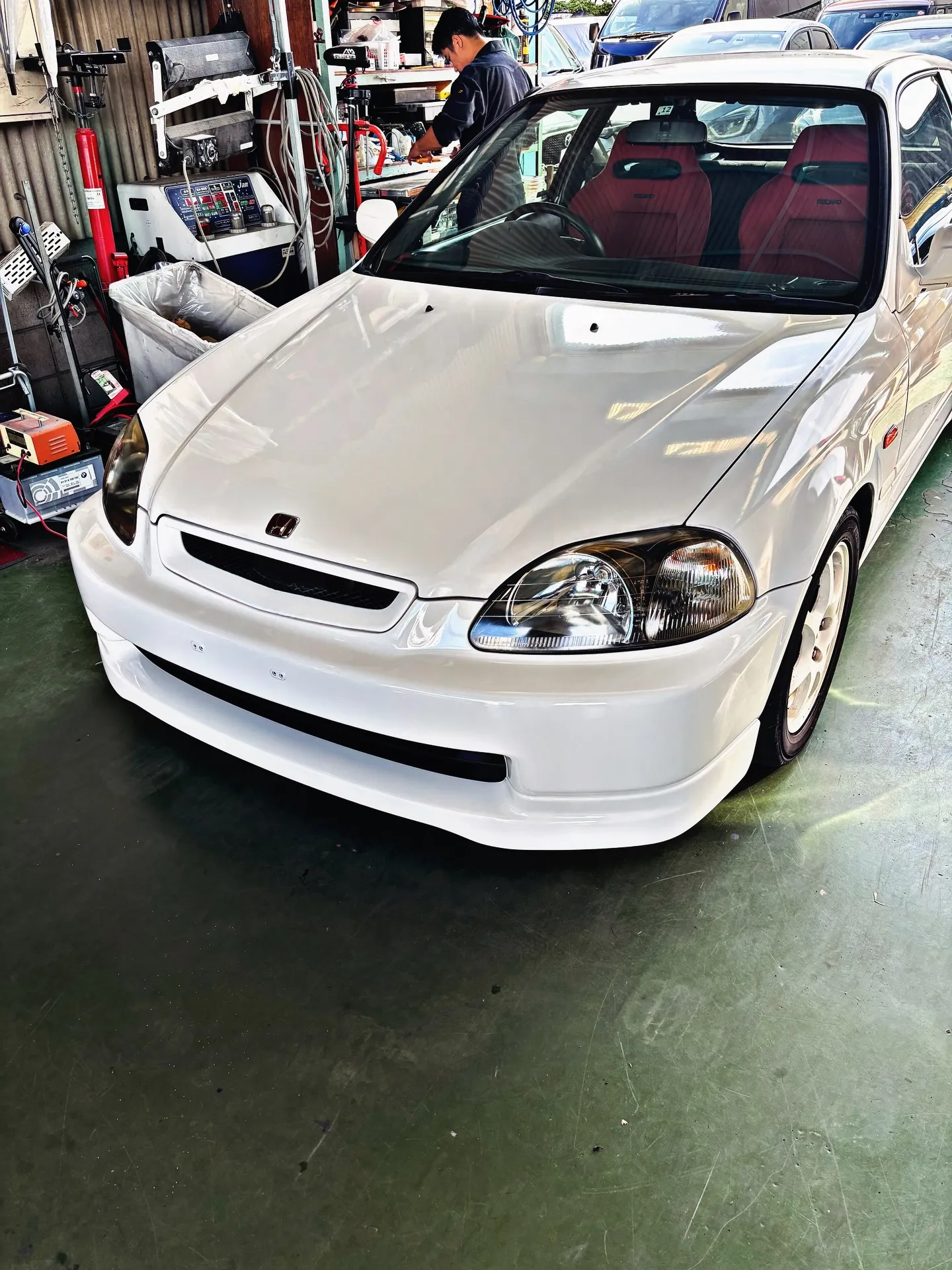 今回はホンダのシビックの不動車 EK9型のハーフレストアです...