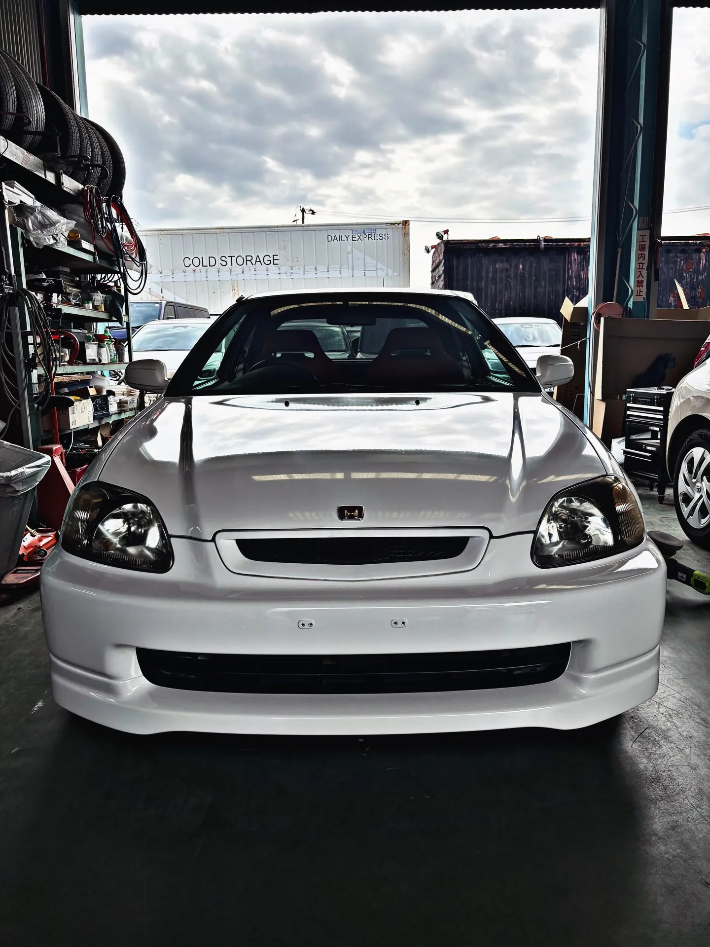 今回はホンダのシビックの不動車 EK9型のハーフレストアです...