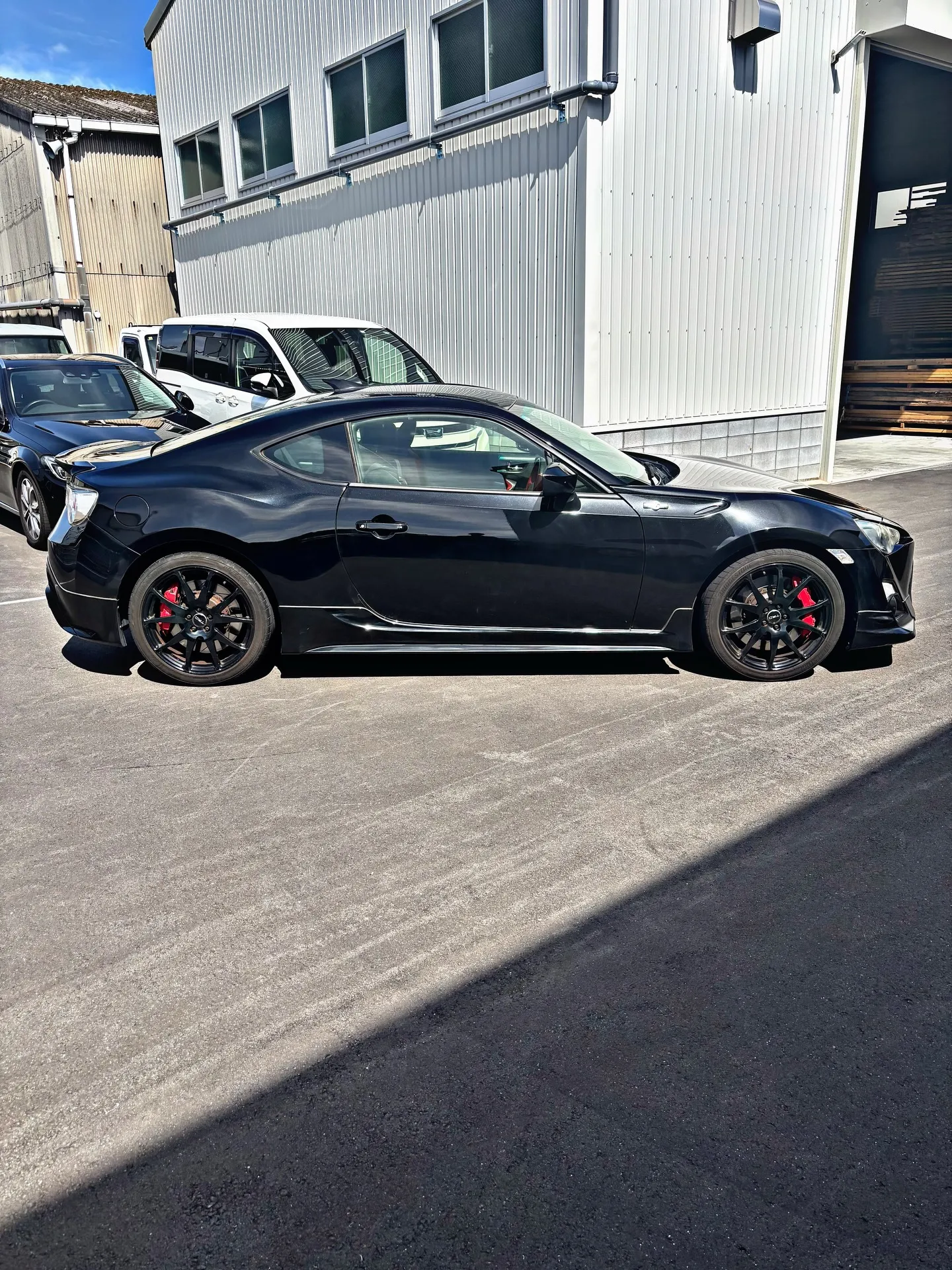 今回はトヨタの86を磨き、ガラスコーティングを施工させていた...