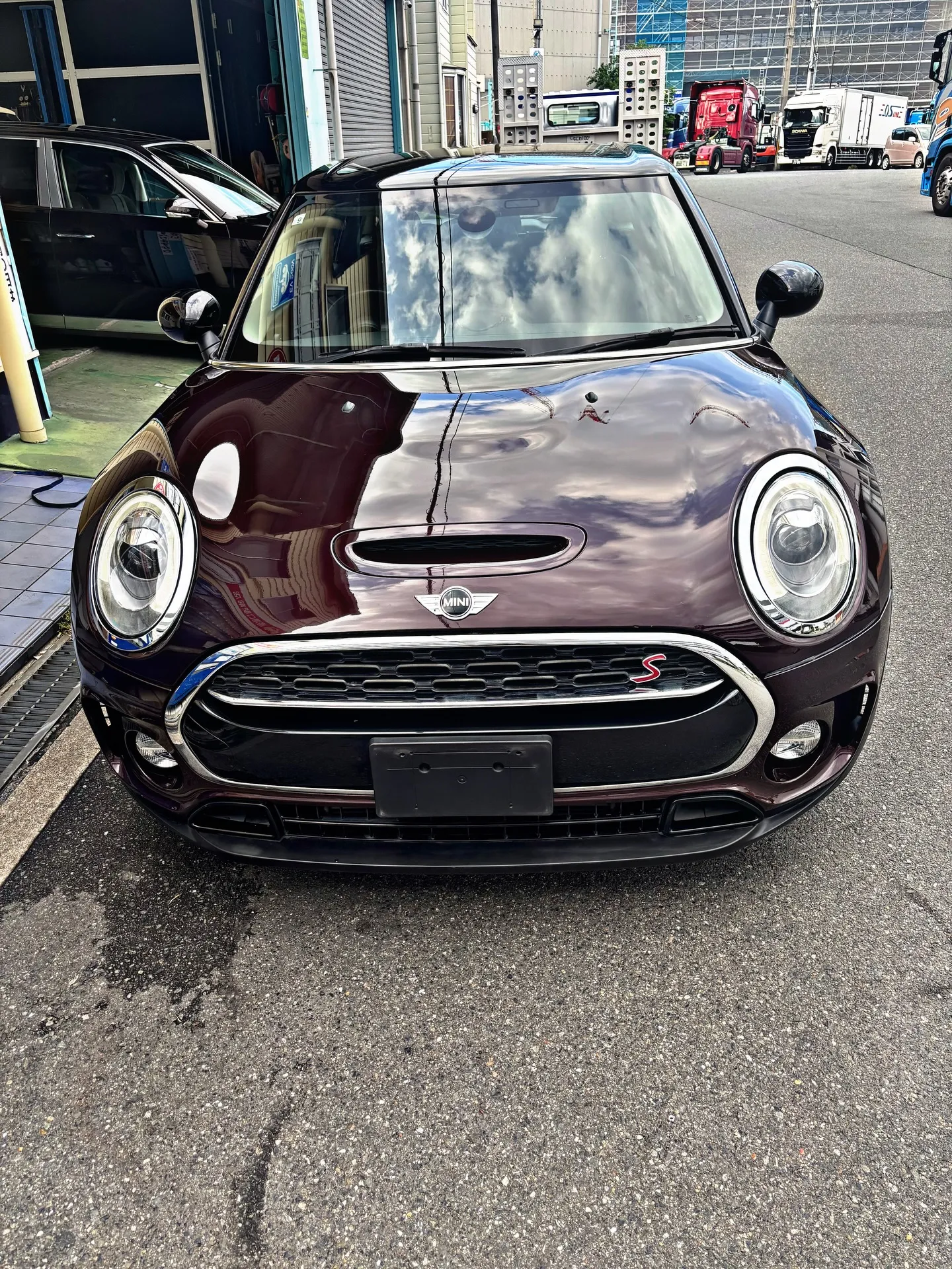 今回はミニクーパークラブマンのリアゲート修理とコーティングで...